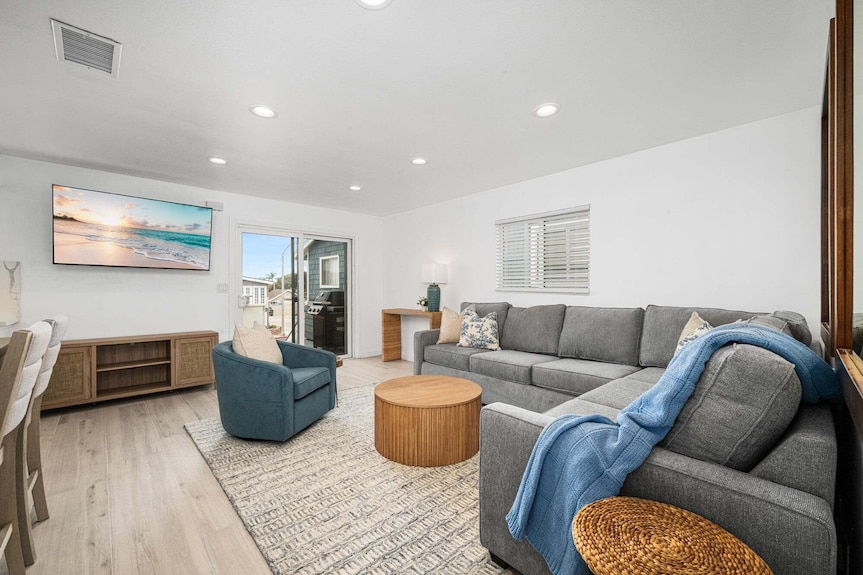Balboa Remodeled Upstairs Unit With Parking Near The Funzone - Newport