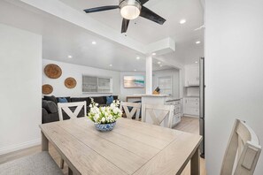 Dining - Balboa Remodeled duplex with Parking Near the Funzone (Newport Beach)