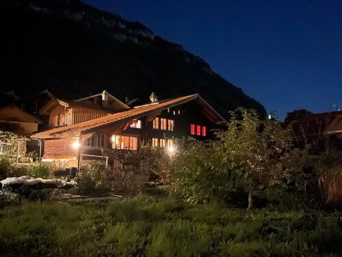 Chalet-Hausteil mit Garten im Dorfkern by Interhome