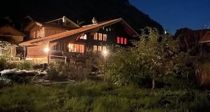 Chalet-Hausteil mit Garten im Dorfkern by Interhome