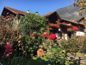 Exterior - Chalet-Hausteil mit Garten im Dorfkern by Interhome (Ringgenberg)