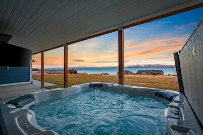 Big Blue Bear Lake | Sleeps 65, MEGA home, Event Friendly, Sports Court & More!