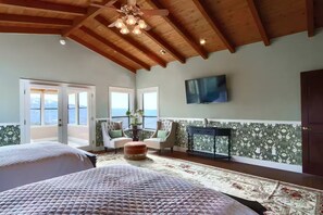 5 bedrooms, iron/ironing board, free WiFi, bed sheets - NEW! Yosemite Views • Luxe 5BR 4.5BA • Sleeps 16 + (Oakhurst)