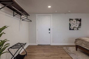 Interior - Modern Downtown Studio | King Bed | Inlet Views (Anchorage)