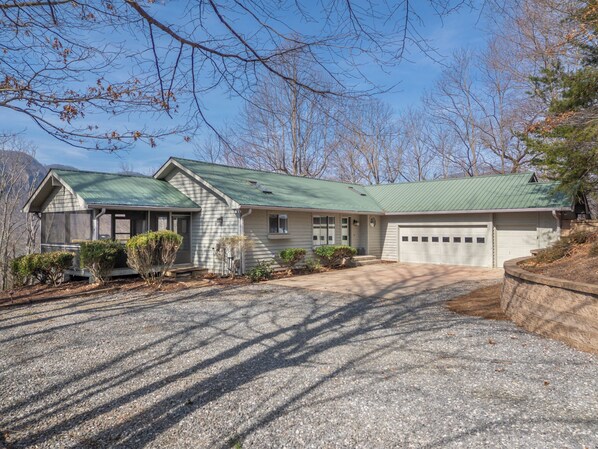 المنشأة من الخارج