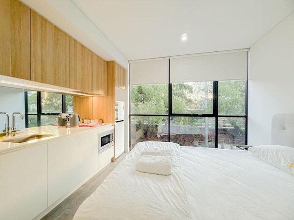 Auburn Studio - Sydney