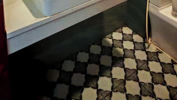 Luxury Double Room, Canal View | Bathroom