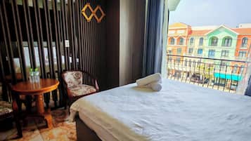 Family Studio, Balcony, Canal View