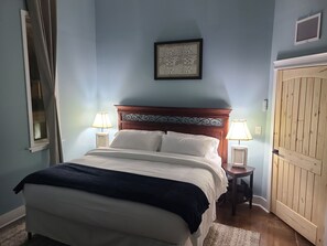 Room - 2-bedroom apartment in terrific McColl with cool AC (McColl)