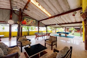 Outdoor dining - Pousada do Chico (Bertioga)