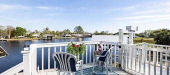 Suwannee River Retreat with Private Dock and Direct Gulf Fishing Access