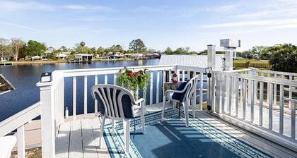 Suwannee River Retreat with Private Dock and Direct Gulf Fishing Access