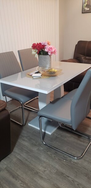 Zimmer, 1 Schlafzimmer, Terrasse | Speisen