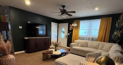 Funky Brothers Bunkhouse
10 minutes to FLW.