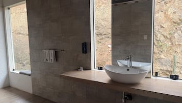 Deluxe Suite, Mountain View | Bathroom