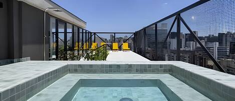 基本公寓 | 泳池