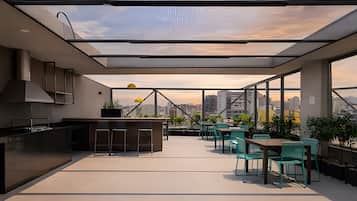 Basic Apartment | Dining