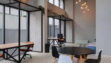 Basic Apartment | Dining