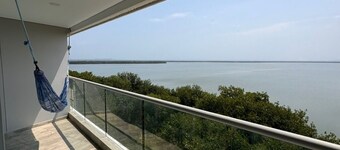 LUXURY WATERFRONT BEDROOM with private bathroom and AC in Cielo Mar Cartagena