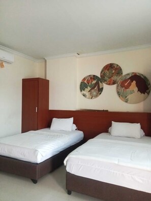 Deluxe Twin Room, Kitchenette | Desk, free WiFi - Penginapan Sinar Surya Toraja (Rantepao)