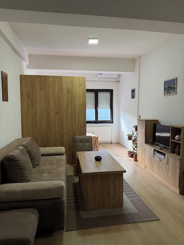 Sunny Cozy Studio • Wi-Fi • Elevator •Urban Studio