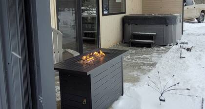 The Cork Cottages Unit 3 Hot Tub, Arcade, 2 Queen, 2 Bath, New and Modern