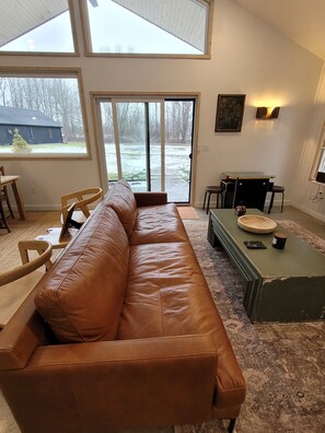 Living area - The Cork Cottages Unit 3 Hot Tub, Arcade, 2 Queen, 2 Bath, New and Modern (Geneva)
