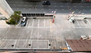 Property grounds - Paul & Pam Hotel Bangkok (Bangkok)