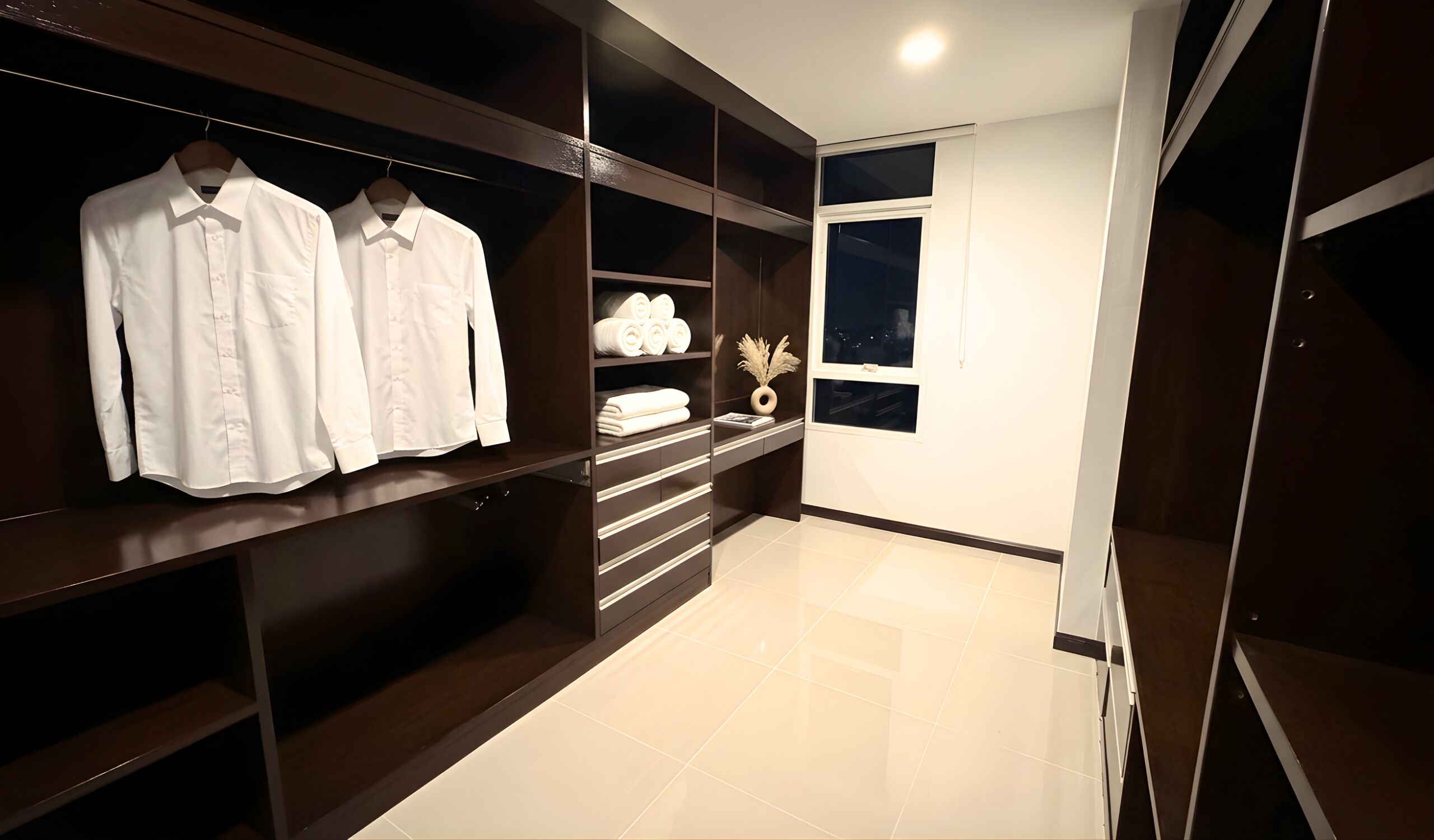 Business Studio Suite, 1 Queen Bed, Housekeeping | Interior