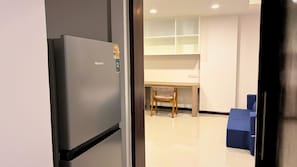 Escritorio, cortinas blackout, sistema de insonorización y wifi gratis