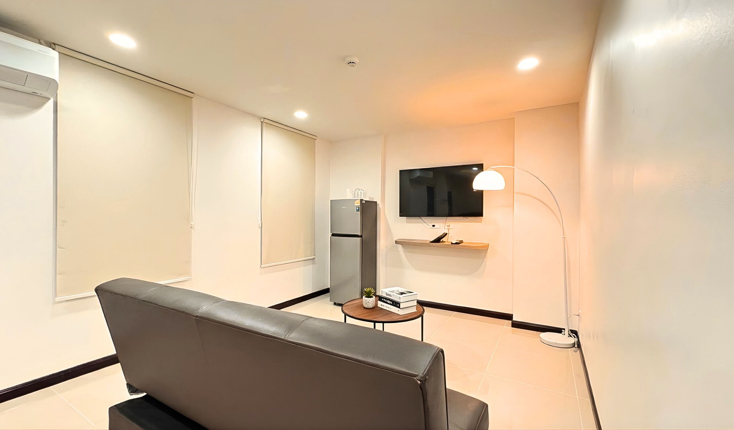 Chambre Triple Standard, 3 lits une place, service de ménage | Coin séjour