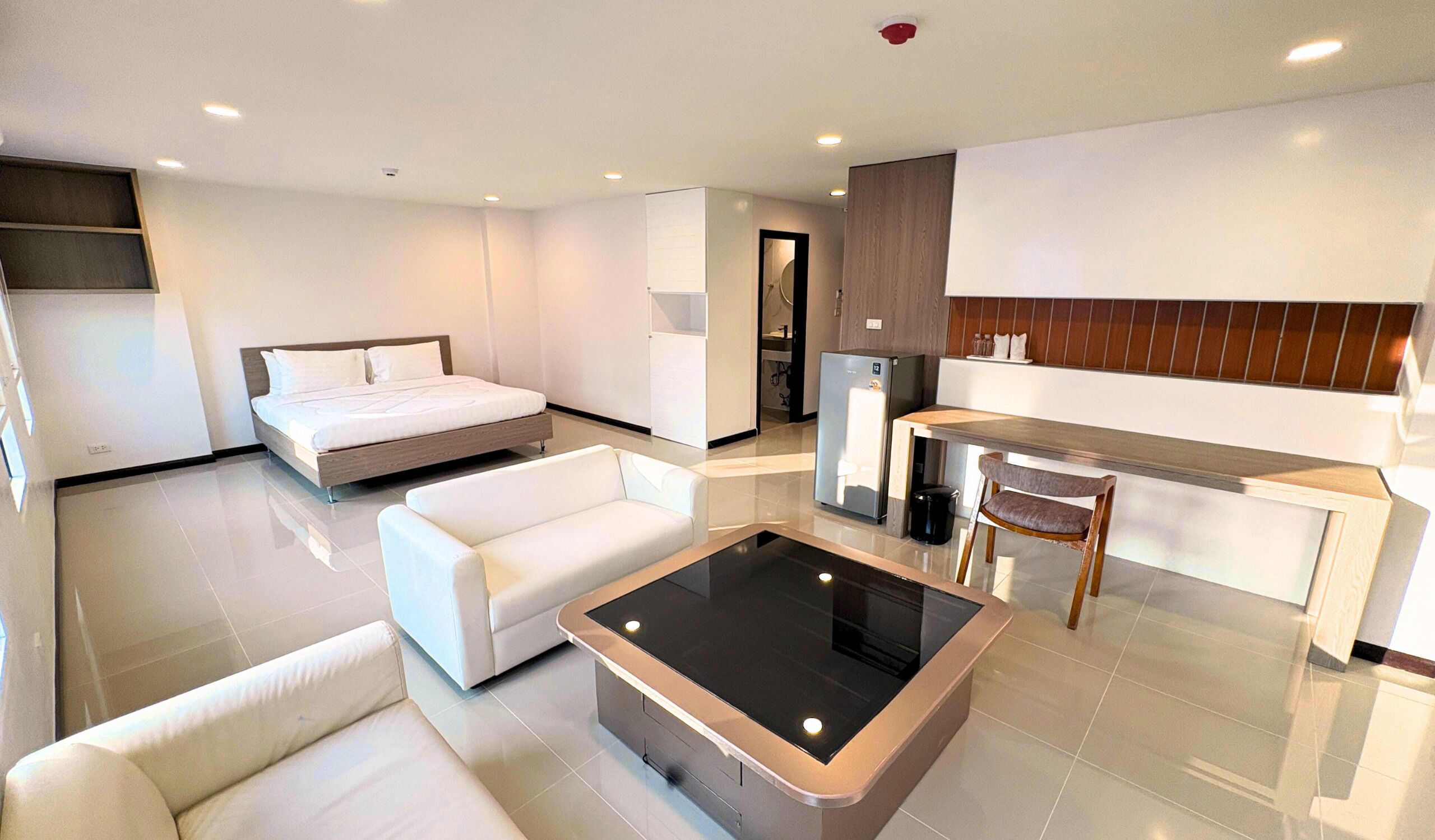 Suite Studio Luxe, 1 très grand lit, service de ménage, vue ville