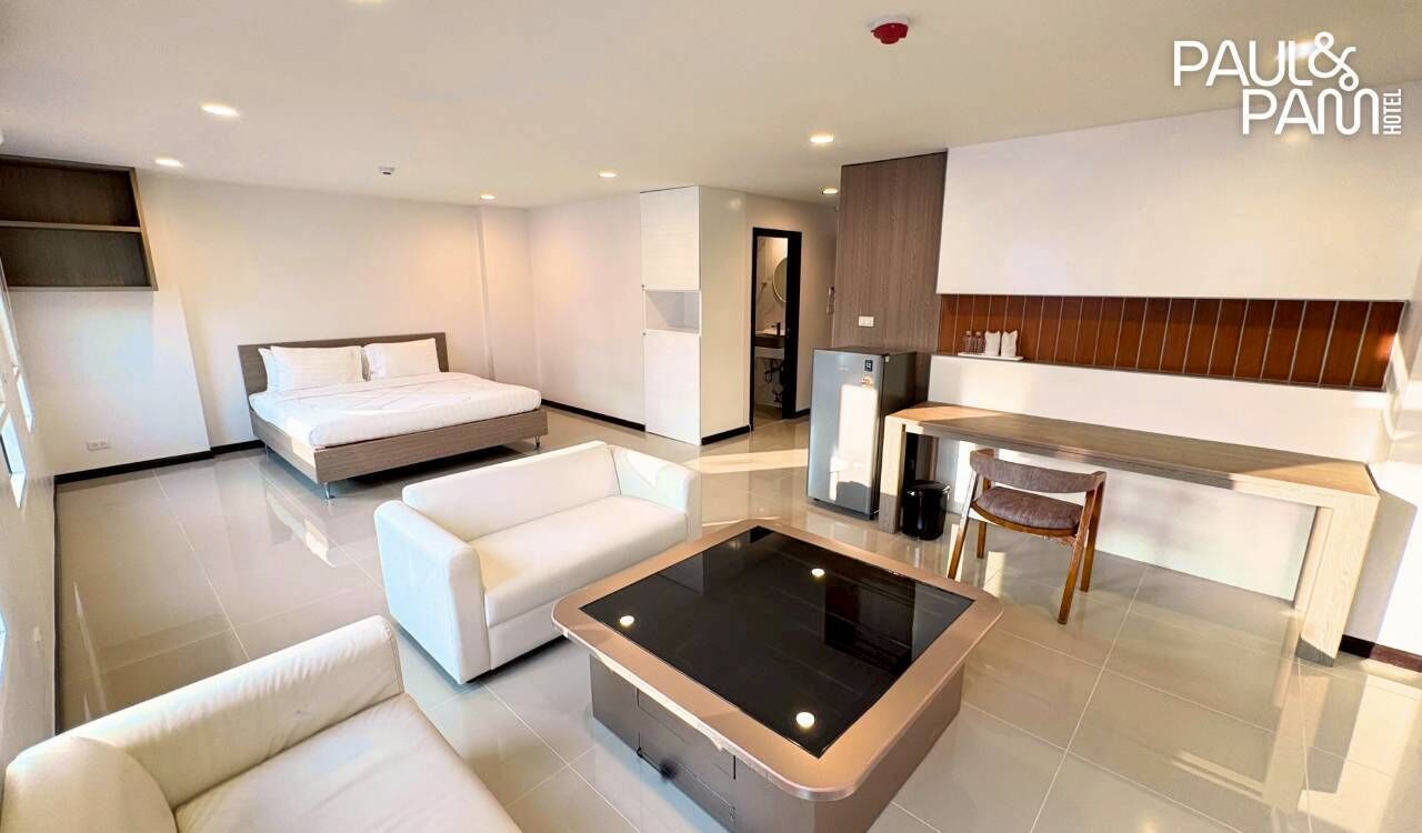 Luxury Studio Suite, 1 King Bed, Housekeeping, City View