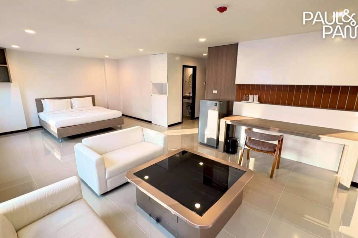 Luxury Studio Suite, 1 King Bed, Housekeeping, City View