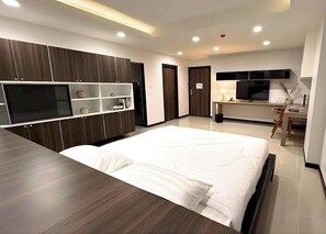 Superior Studio Suite, 1 King Bed, Housekeeping - Paul&Pam Hotel (Bangkok)