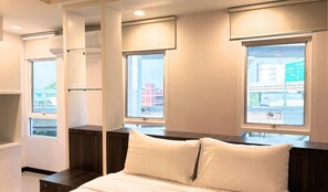 Desk, blackout curtains, soundproofing, free WiFi - Paul&Pam Hotel (Bangkok)