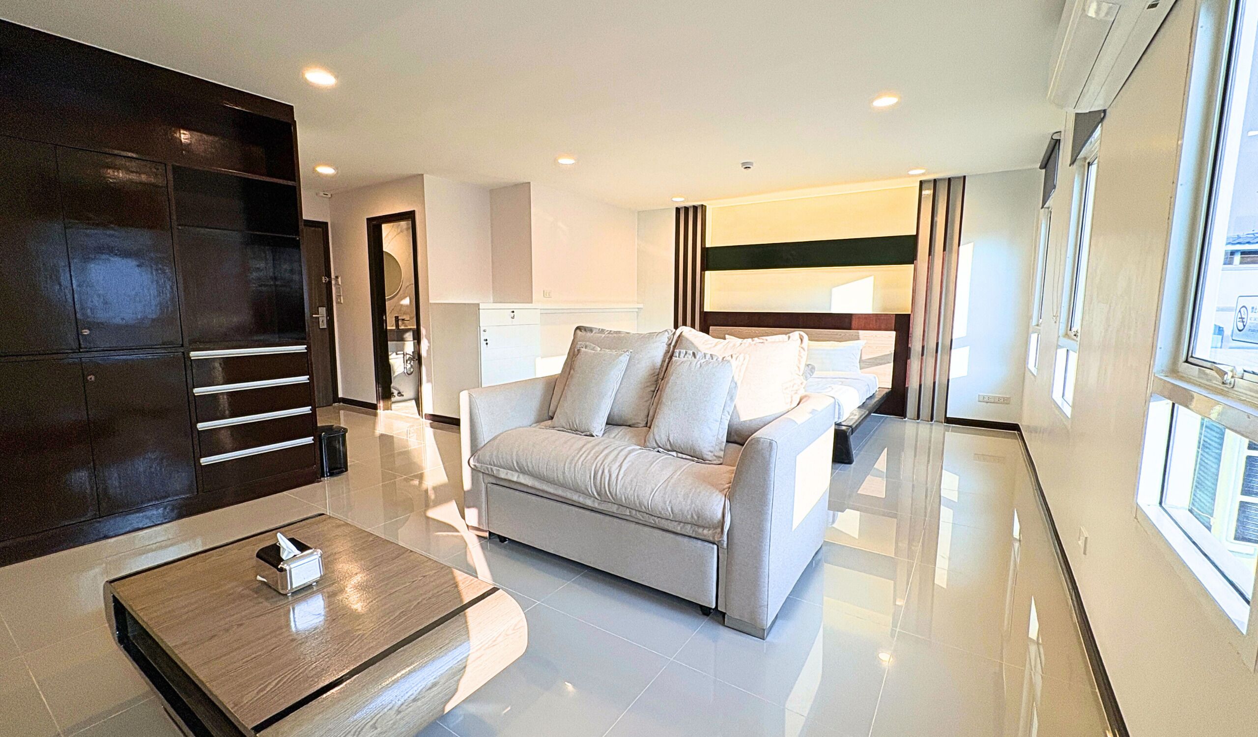 Executive Studio Suite, 1 King Bed, Housekeeping, City View | Living area