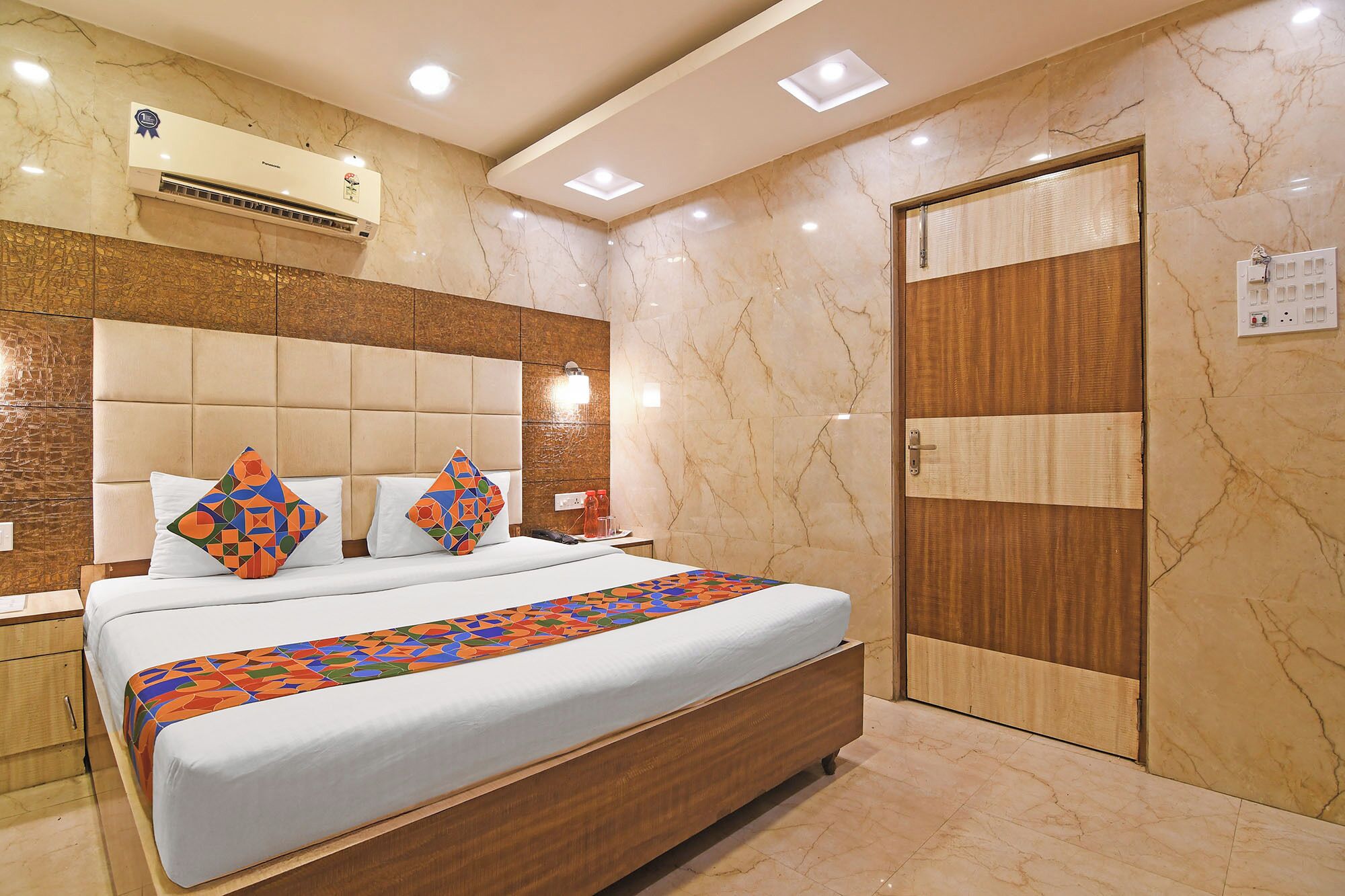 Deluxe Room | Egyptian cotton sheets, premium bedding, in-room safe, WiFi (free)