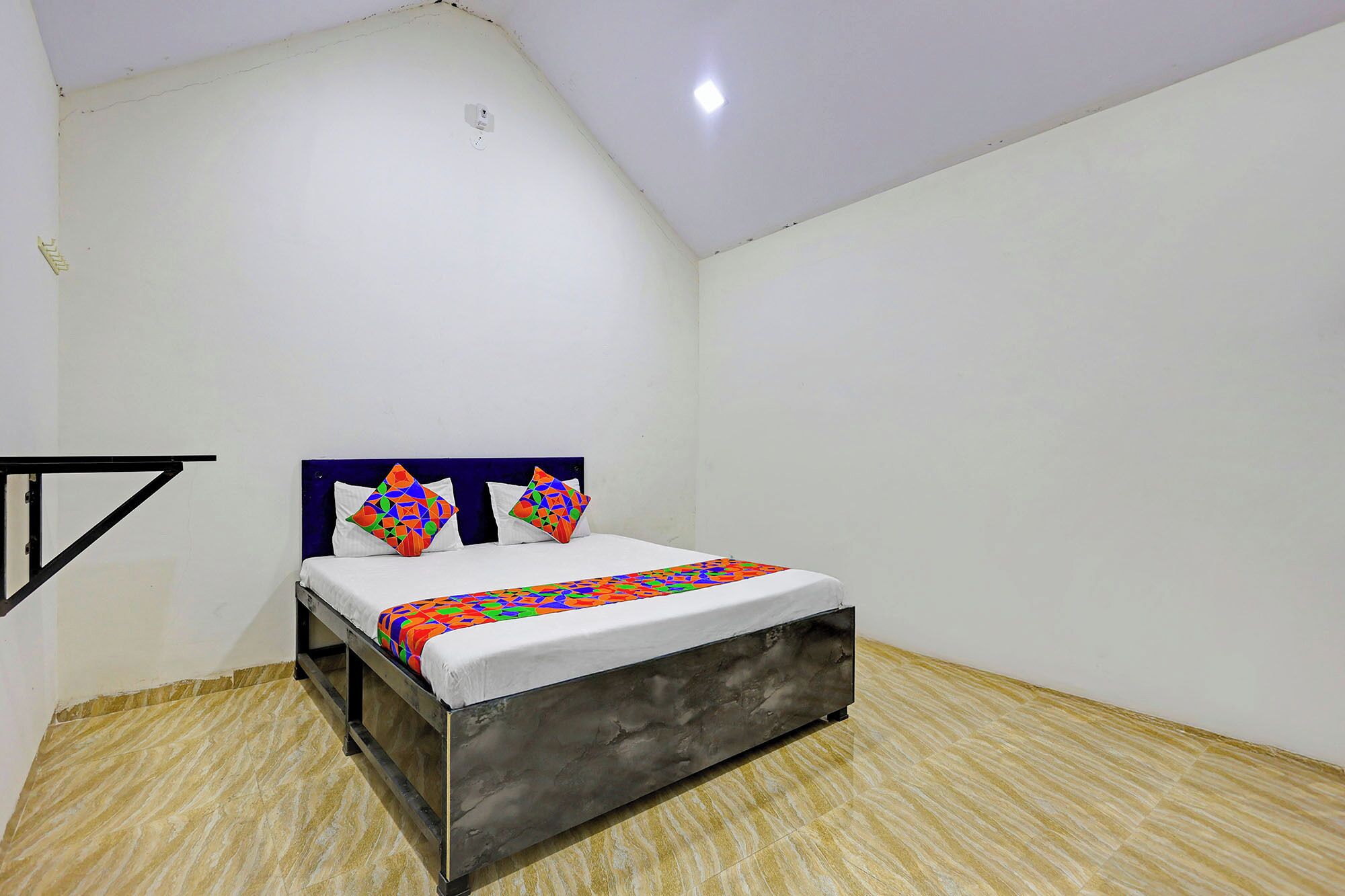 Egyptian cotton sheets, premium bedding, in-room safe, free WiFi