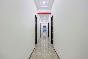 Lobby - Fabhotel Mahi Resort (Khuldabad)