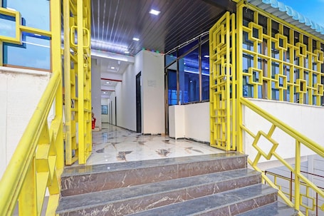 Property entrance. Fabhotel Mahi Resort