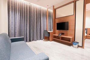 Egyptian cotton sheets, premium bedding, in-room safe, free WiFi