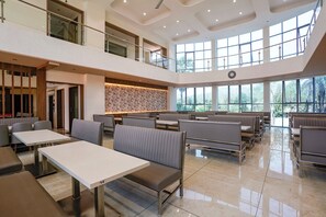 Coin salon dans le hall