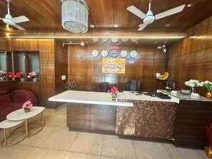 Reception - Fabhotel Grand Jashn (New Delhi)