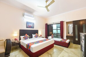 Egyptian cotton sheets, premium bedding, in-room safe, free WiFi - Fabhotel Grand Jashn (New Delhi)