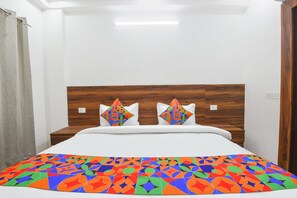 Egyptian cotton sheets, premium bedding, in-room safe, free WiFi - Fabhotel Sky Sector 76 (Gurugram)