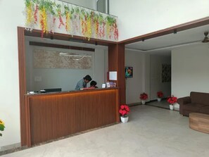 Reception - Fabhotel Revelon Grand (Indore)