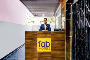 Reception - Fabhotel Golden City Inn (Hyderabad)