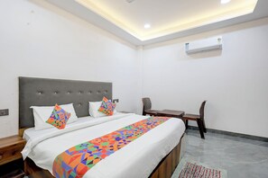Deluxe Room | Egyptian cotton sheets, premium bedding, in-room safe, free WiFi - Fabhotel Apple Tree (Agra)
