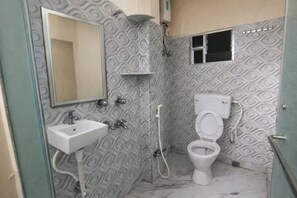 Deluxe Room | Bathroom - Via Safehome Guest House (Kolkata)